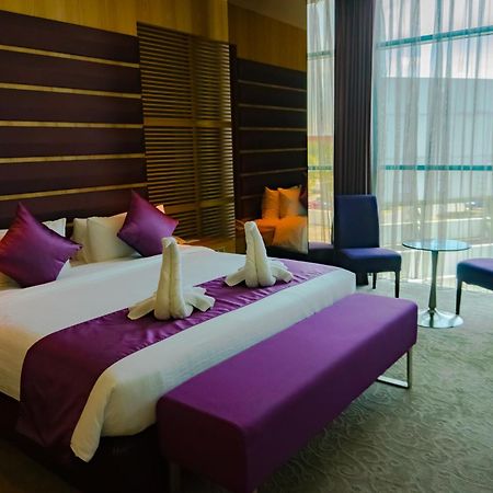 Greens Hotel & Suites Bintulu Zewnętrze zdjęcie