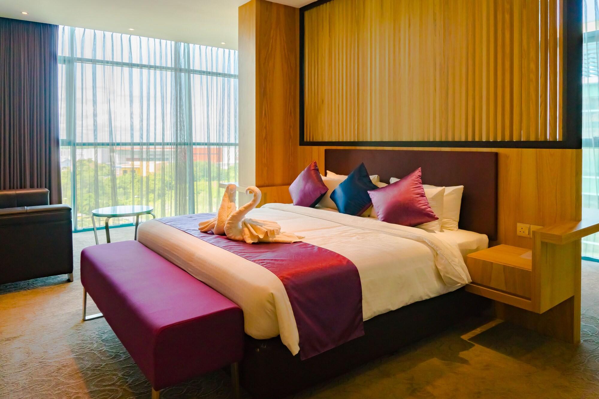 Greens Hotel & Suites Bintulu Zewnętrze zdjęcie